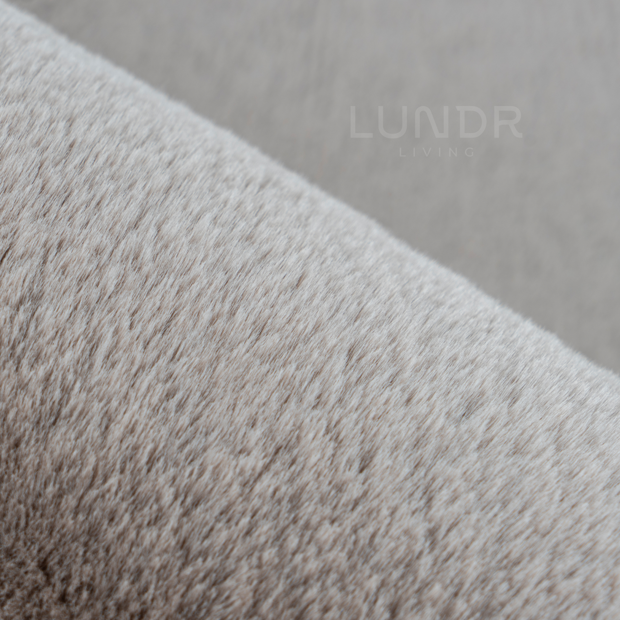 MJUK RUND – Fluffy Rond Vloerkleed Taupe