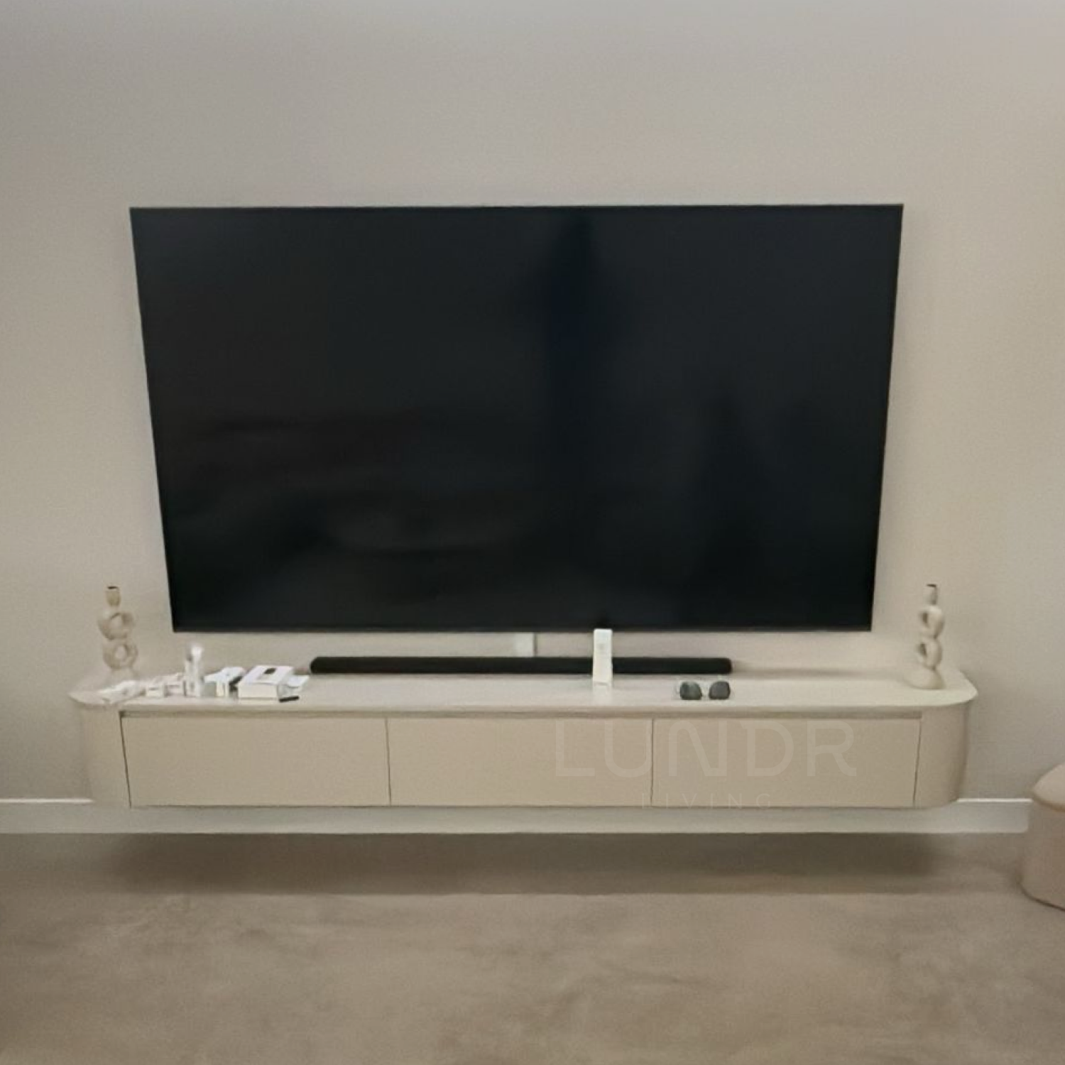 ELVA – Curved Zwevend TV-Meubel 240 cm - Beige